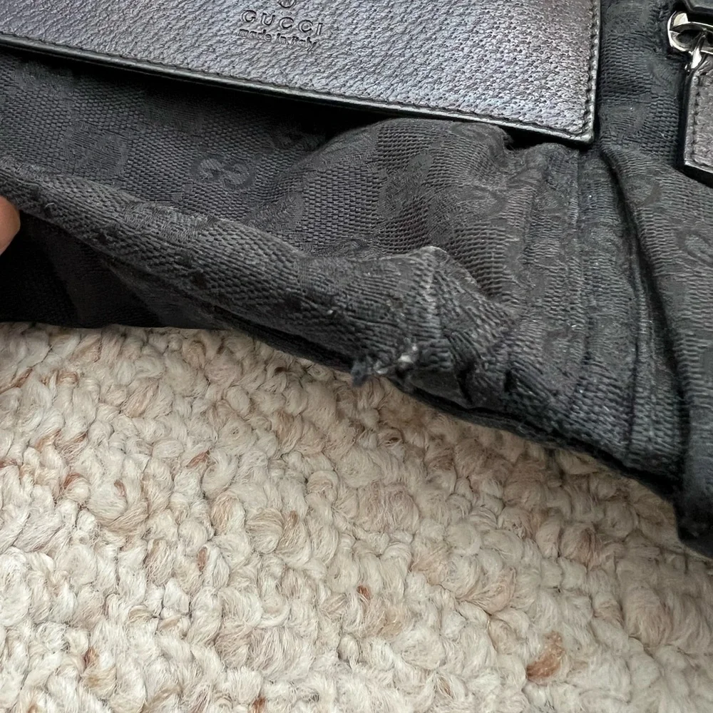 Gucci Black Belt Bag with Dual Pockets - Picture 3 of 9